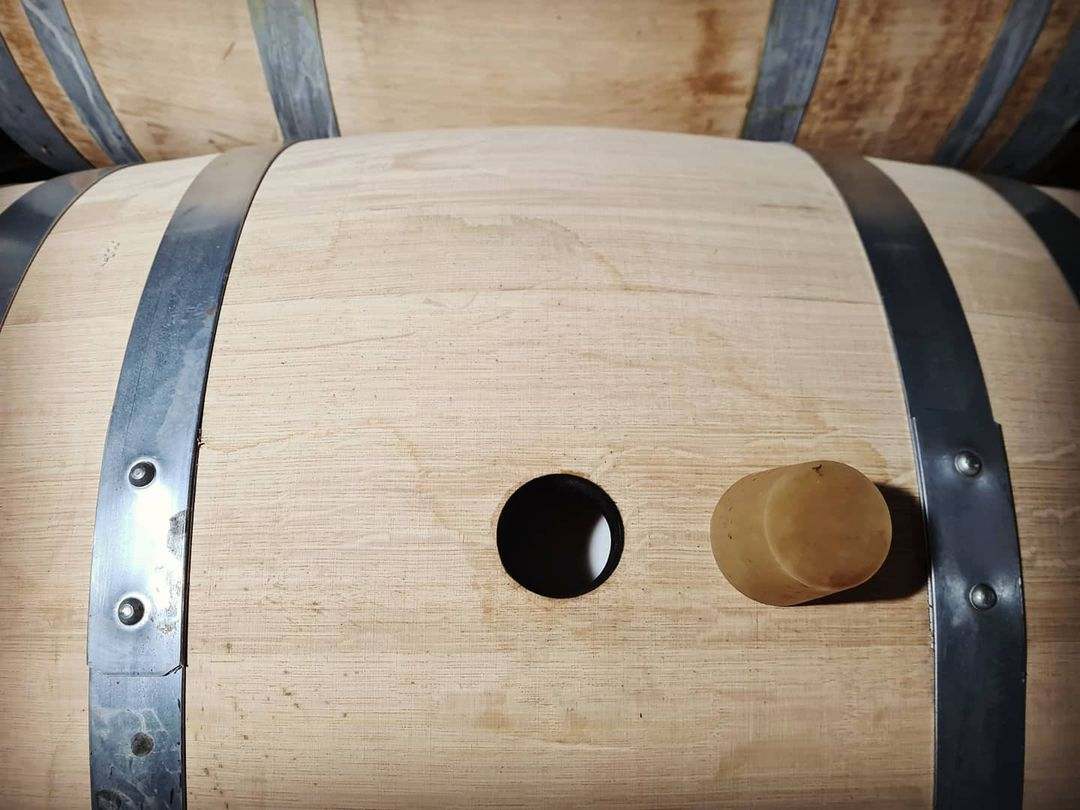 Eichenholzfass mit Korken für Driopi Nemea Reserve Weinlagerung