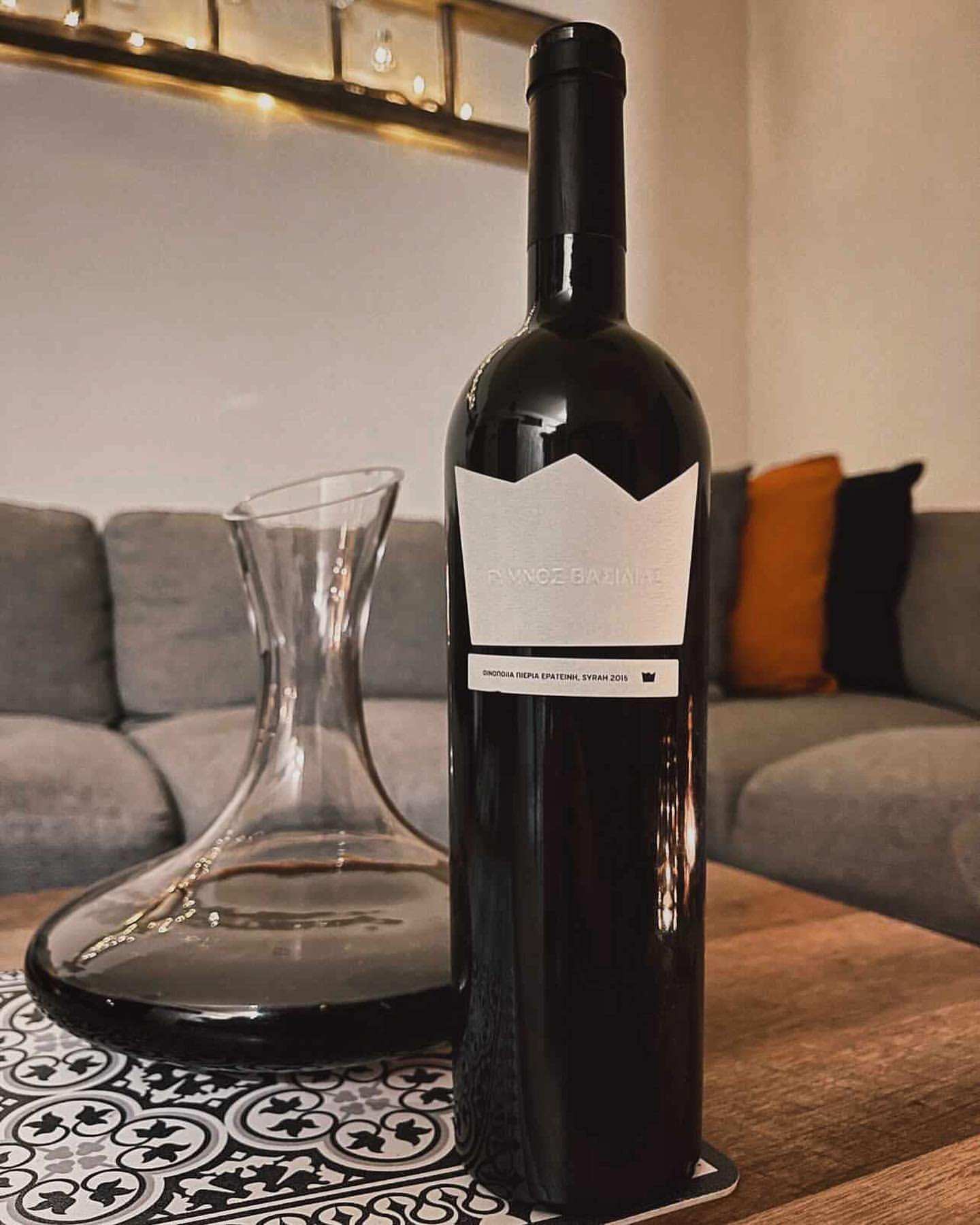 Rotwein PIERIA ERATINI Pieria Eratini Naked King aus Syrah mit Holzfass Ausbau in eleganter Flasche