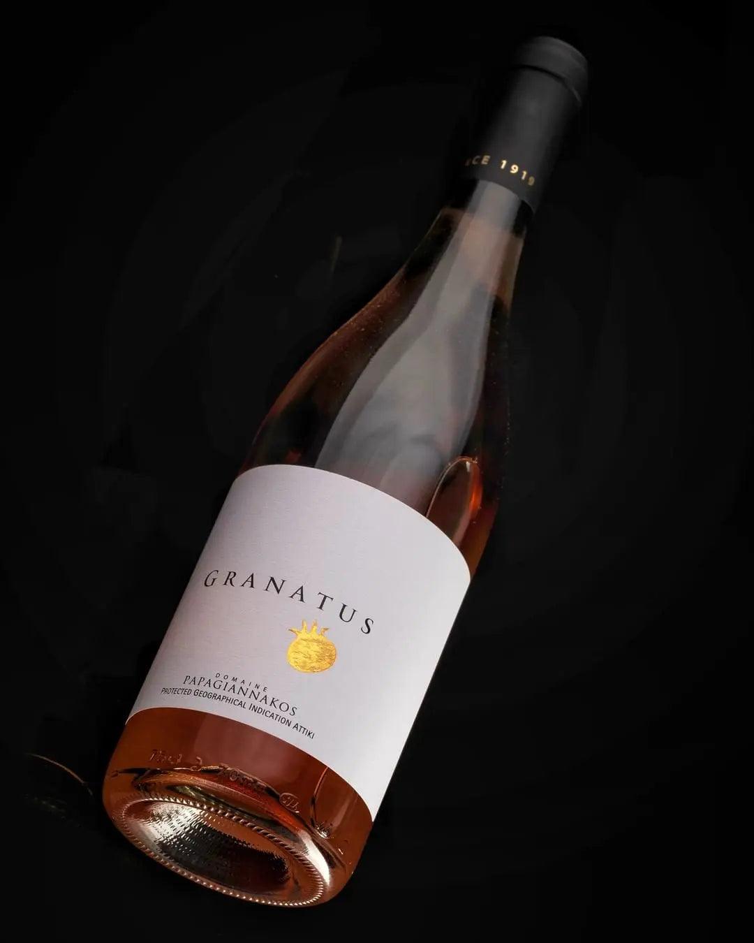 Papagiannakos Granatus Rosé Weinflasche in zartem Lachsrosa aus Attika mit Cabernet Sauvignon und Agiorgitiko Trauben, Jahrgang 2024