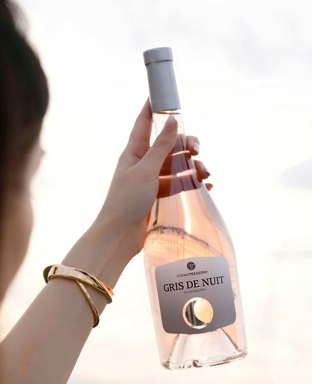 Flasche Tselepos Gris de Nuit Roséwein aus Arkadien mit heller pinker Farbe und 13% Alkohol