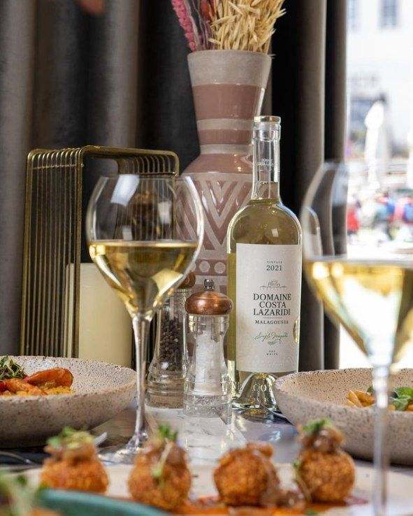 Malagousia Domaine Costa Lazaridi Weißwein 2024 aus Drama mit fruchtigen Noten von Pfirsich und Aprikose, elegant und frisch, ideal zu Fisch und Geflügel.