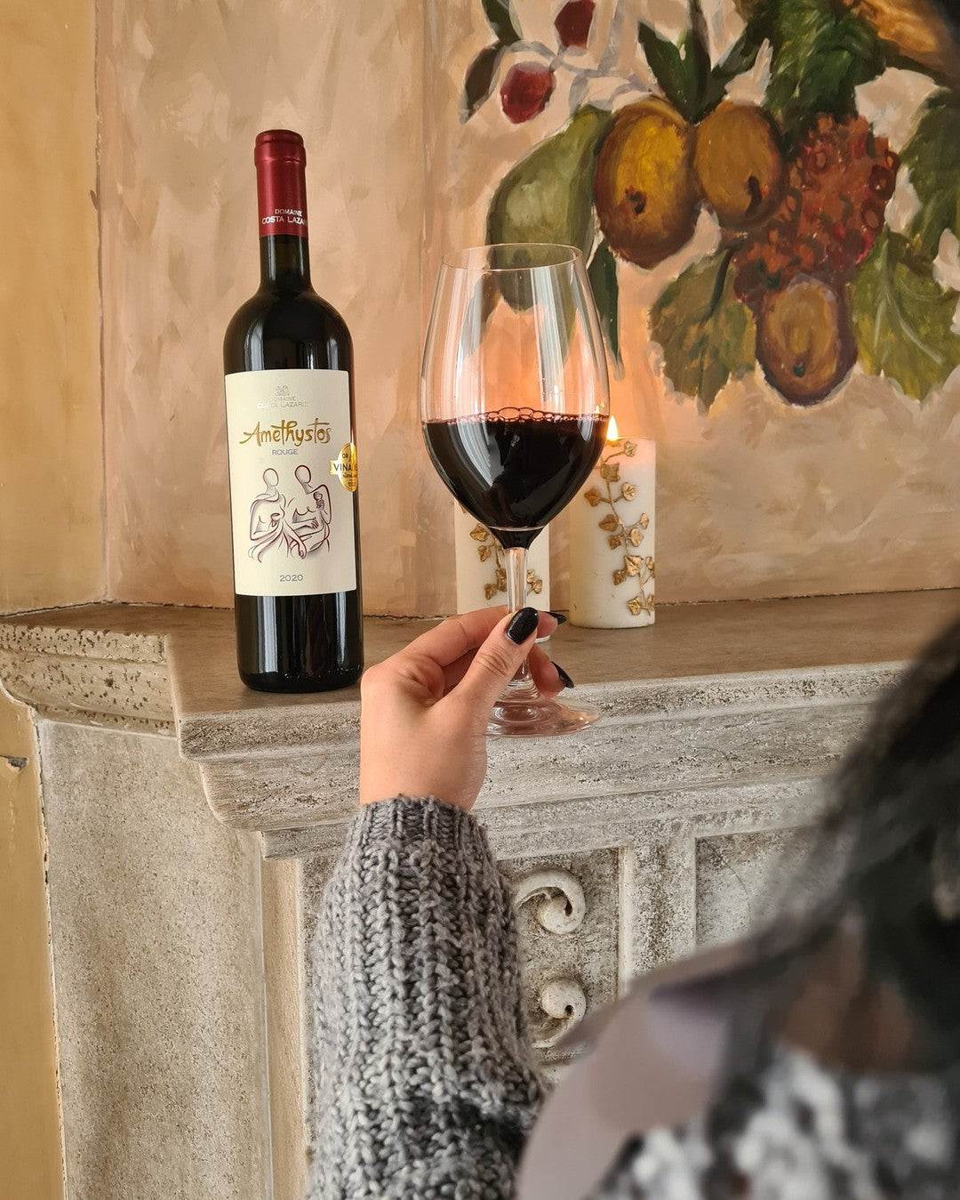 Amethystos Red Rotwein aus Drama mit Cabernet Sauvignon und Merlot, fruchtig-würzig im Glas