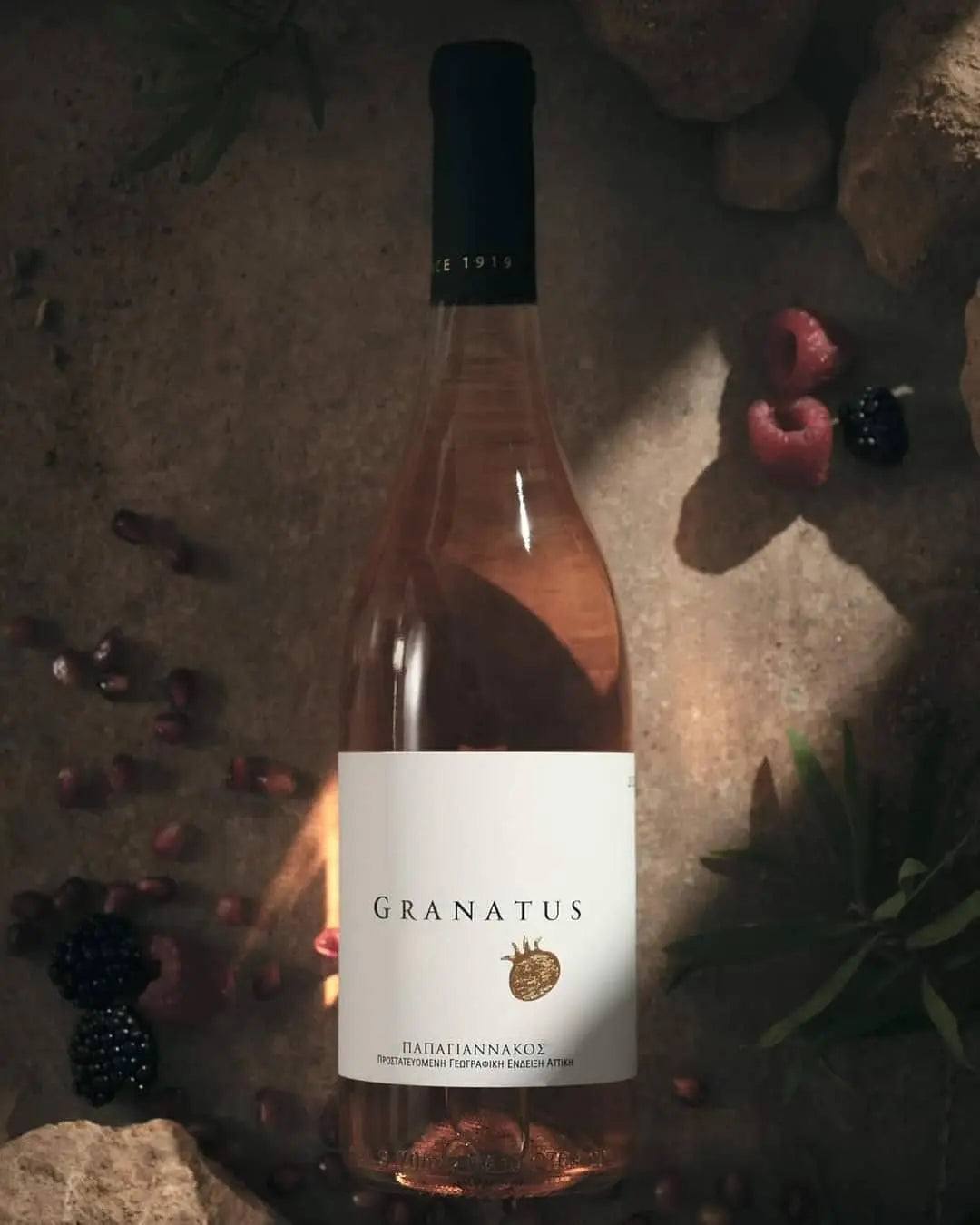 Flasche Papagiannakos Granatus Rosé Wein in Lachsrosa mit fruchtigem Aroma aus Attika 2024