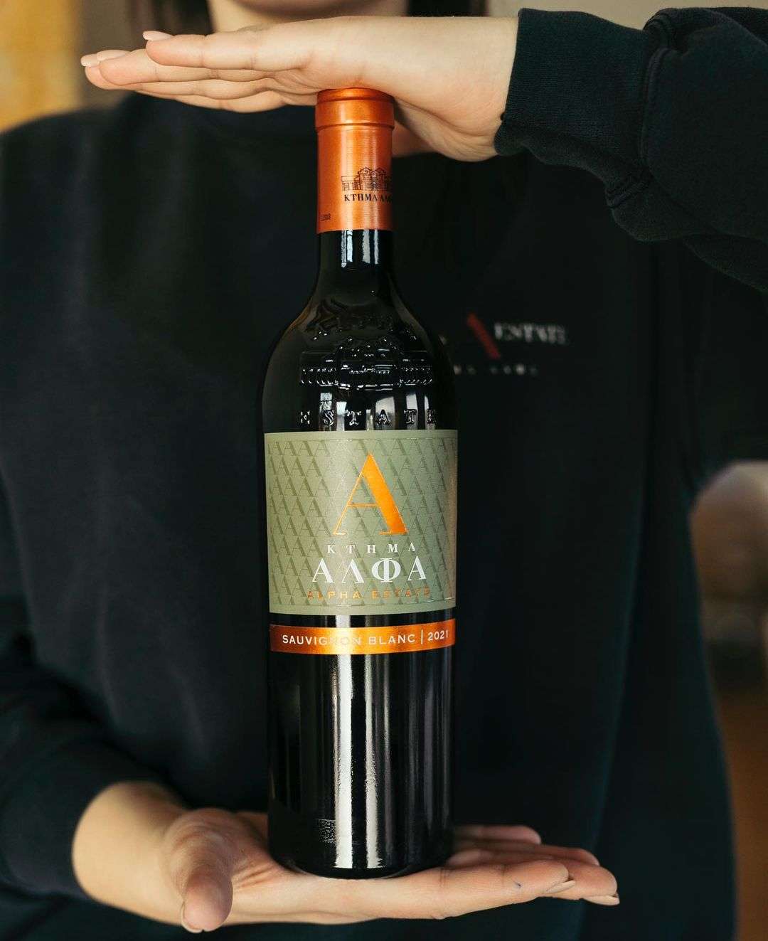 Alpha Estate Sauvignon Blanc Weißwein mit frischen tropischen Aromen und harmonischer Säure in stilvoller Flasche