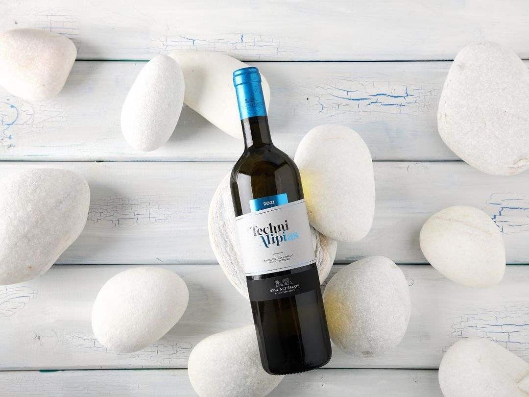 Techni White Weißwein aus Drama PGI mit Sauvignon und Assyrtiko, fruchtig und mineralisch, 13% Vol., Korkverschluss
