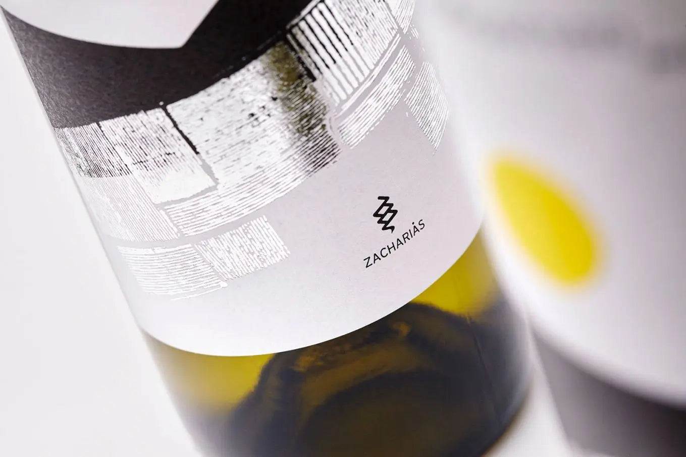 Zacharias Wines Assyrtiko Weißwein 2024 Peloponnes grüngelb mit mineralischer Frische und Korkverschluss