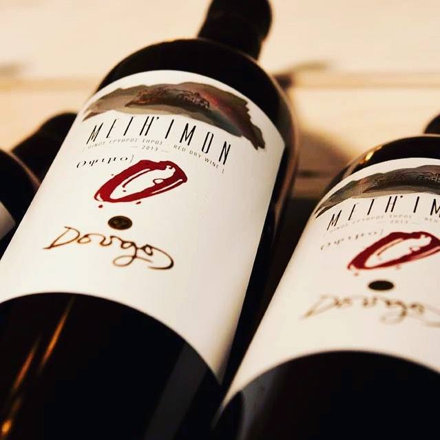 Dougos Methimon Opsimo 2018 Rotweinflaschen aus Thessalien mit Limniona Syrah Grenache Trauben und Barrique-Ausbau