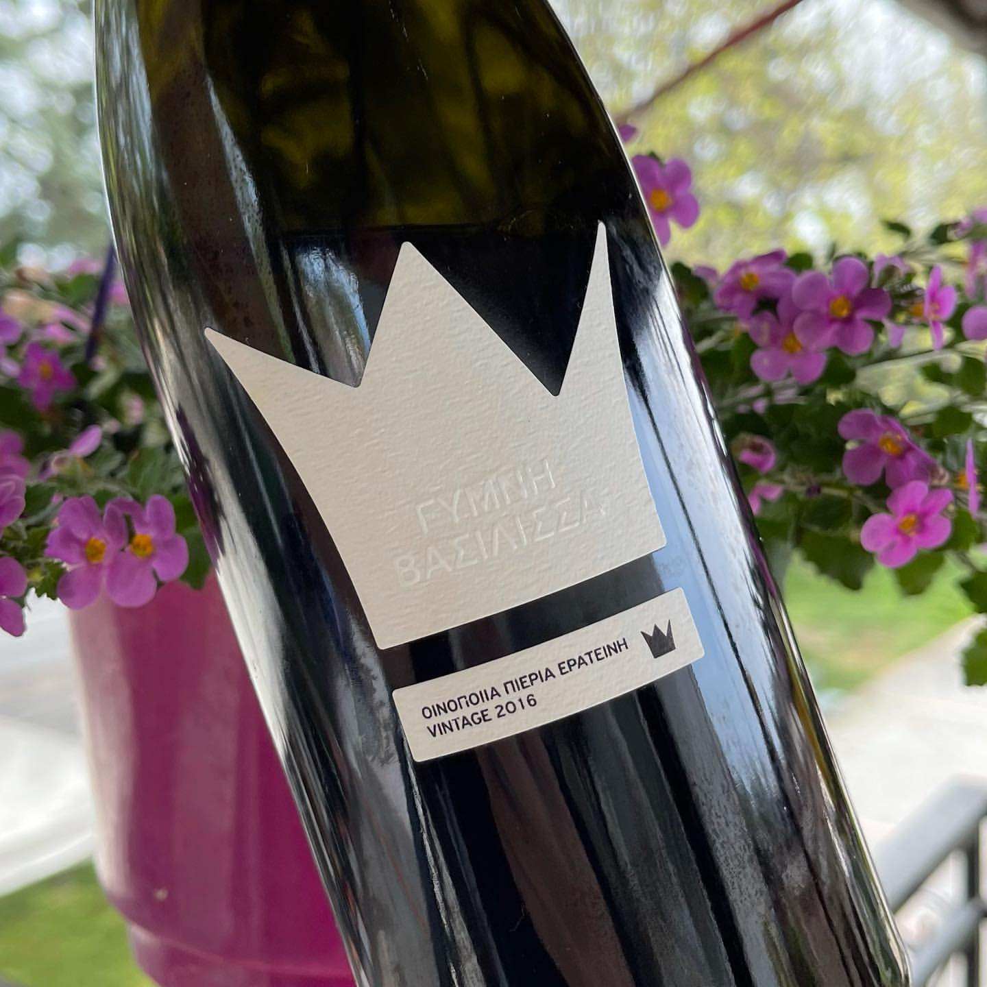 Gymni Vasilisa von PIERIA ERATINI, trockener Weißwein aus Assyrtiko mit Holzfass Ausbau, Jahrgang 2016.