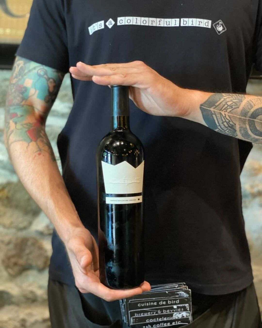 PIERIA ERATINI Pieria Eratini Naked King Rotwein aus Syrah mit Holzfass Ausbau in eleganter Flasche