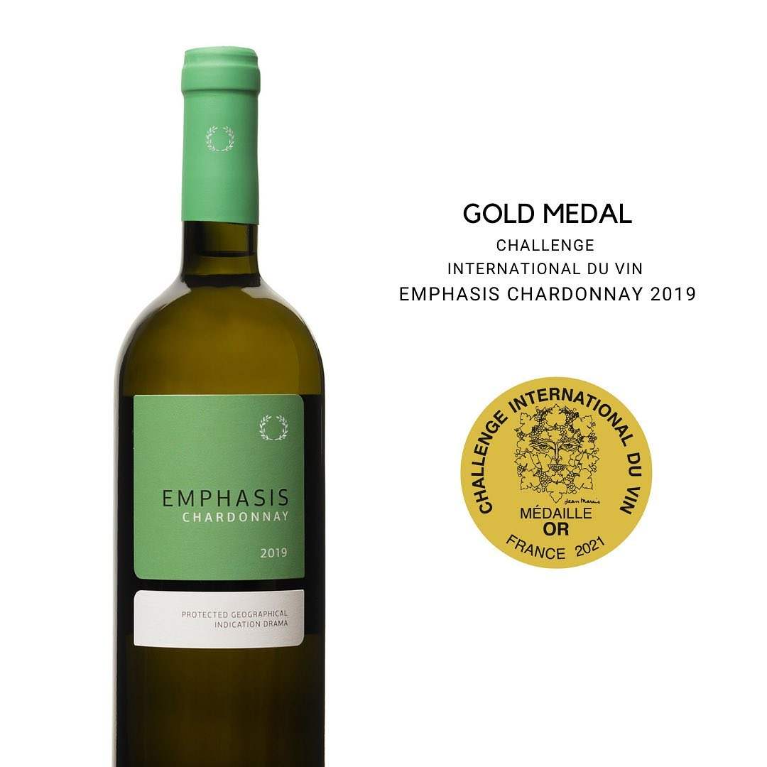 Pavlidis Emphasis Chardonnay Weinflasche 2019 mit grüner Etikettierung und Goldmedaille für Weißwein aus Drama PGI